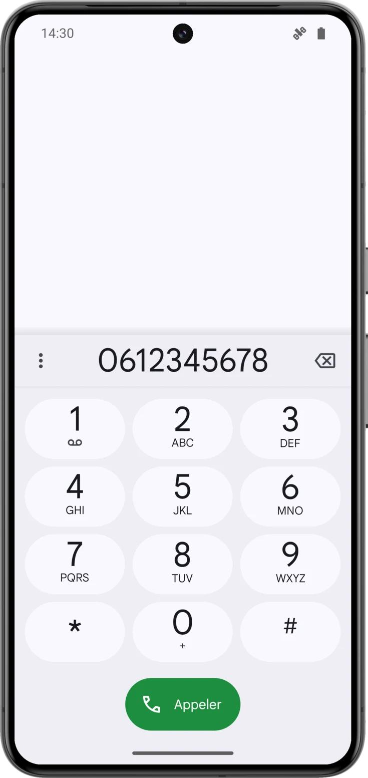Le clavier d'appel du mobile avec le numéro de la famille déjà écrit